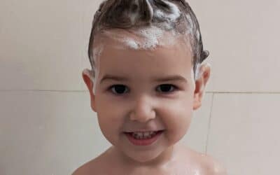 Coșmarul unui părinte: spălatul pe păr la copiii mici. Soluțiile noastre